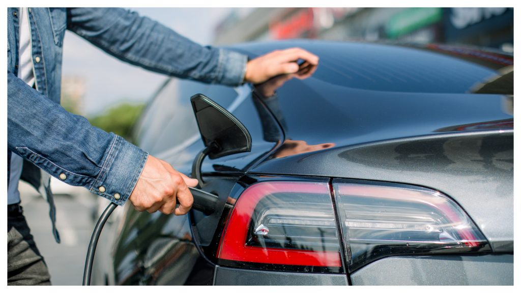 Mașinile electrice, asalt în Europa: Benzina scumpă împinge vânzările