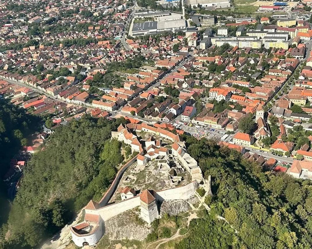 Râșnov: Fortăreața medievală intră în renovare. Primăria lansează licitație