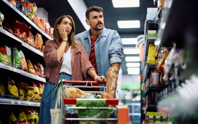 Inflația accelerează: Scumpiri record la curent, fructe și cafea în România