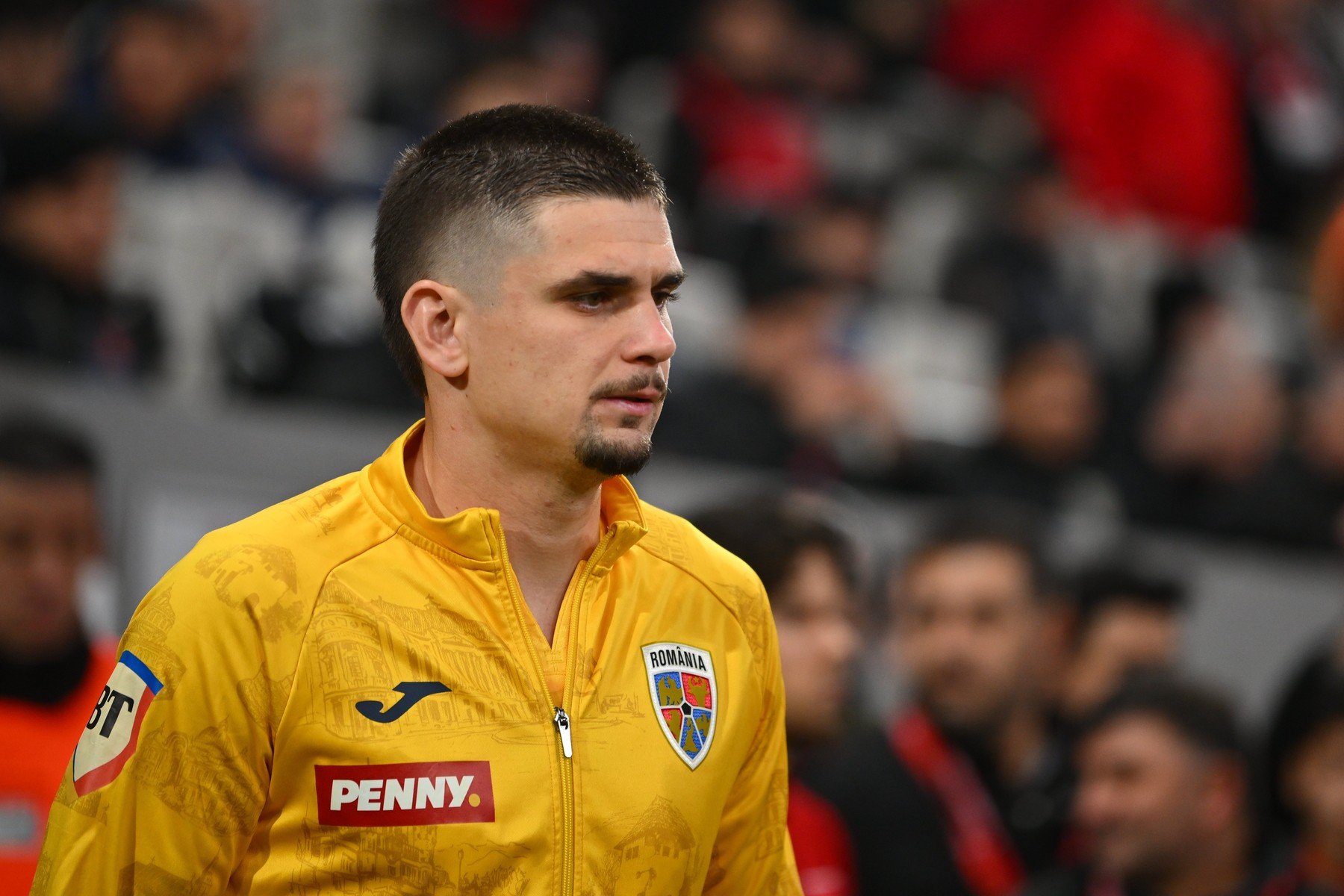 Răzvan Marin cere schimbarea selecționerului și avansează numele lui Gică Hagi După eșecul categoric suferit de Naționala României în meciul cu Slovacia, scor 0-2, mijlocașul Răzvan Marin pare să fi pierdut răbdarea față de situația actuală a echipei