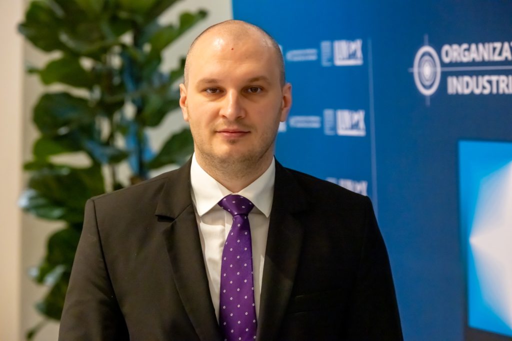 Programul SAFE, o Oportunitate de Dezvoltare pentru Industria Românească Organizația Patronală „Industria de Apărare” este deschisă colaborării pentru a transforma programul SAFE într-un catalizator al dezvoltării naționale, conform declarațiilor lui Răzvan Pârcălabescu