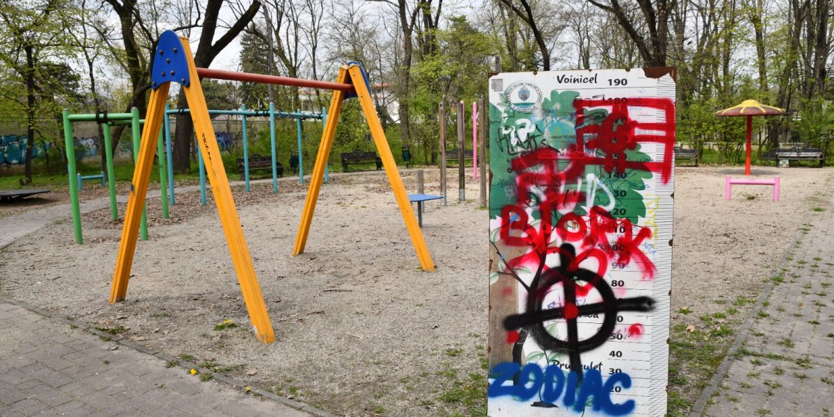 Herăstrău, refăcut cu… cașcarabete ilegale Ciucu acuză „cacofonie” de mobilier urban