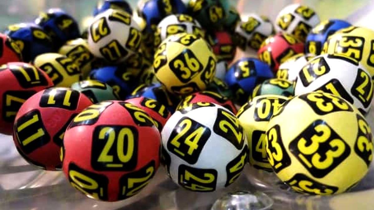 Extragere URIAȘĂ la Joker și 6/49 duminică: Jackpot-ul, vânat de peste doi ani