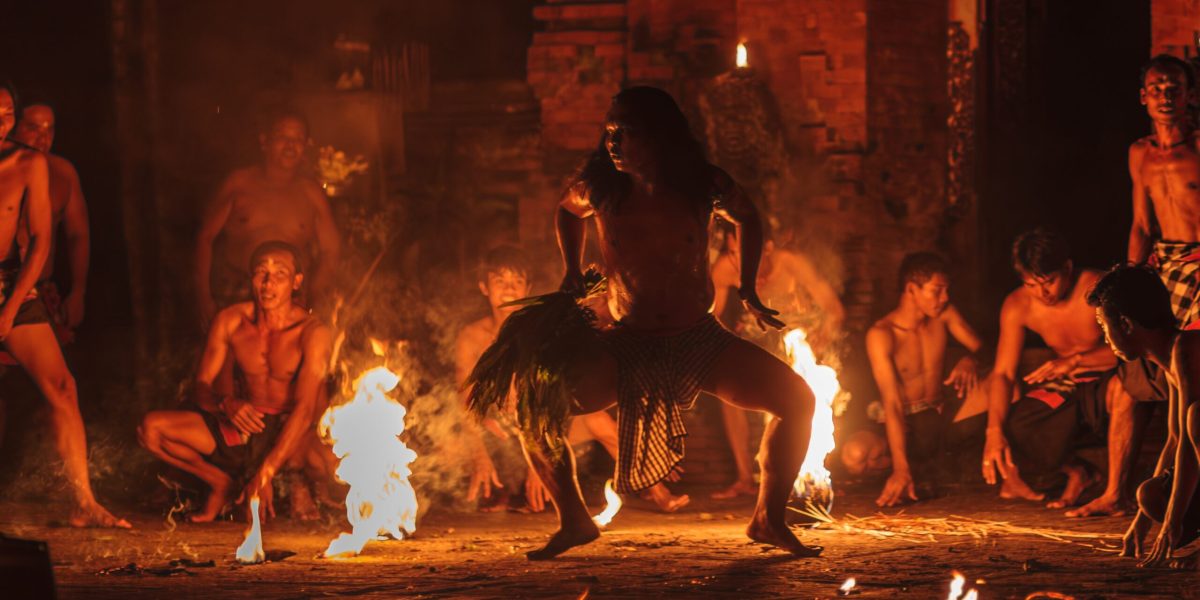 De ce ne schimbăm radical comportamentul pe timp de noapte: psihologi și antropologi explică