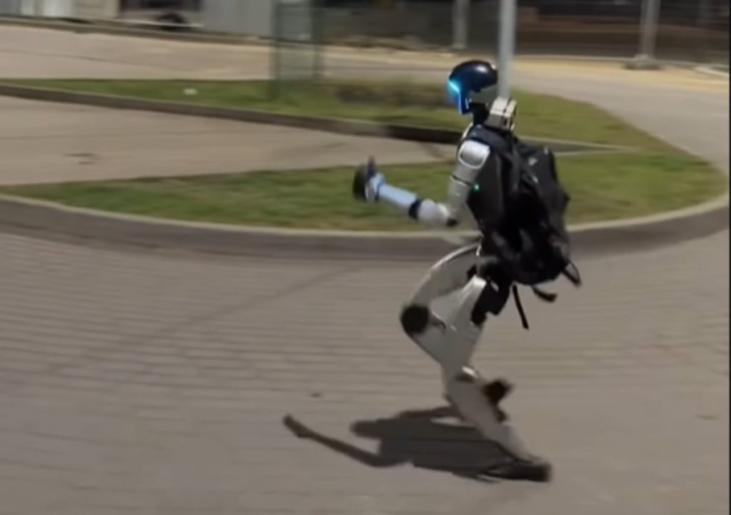 Edward Warchocki, robotul vânător de mistreți, face furori la Varșovia