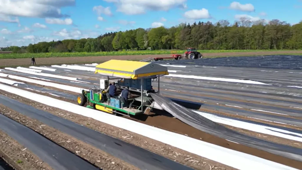 Robotul care înlocuiește românii: Fermele GERMANIEI, automatizate