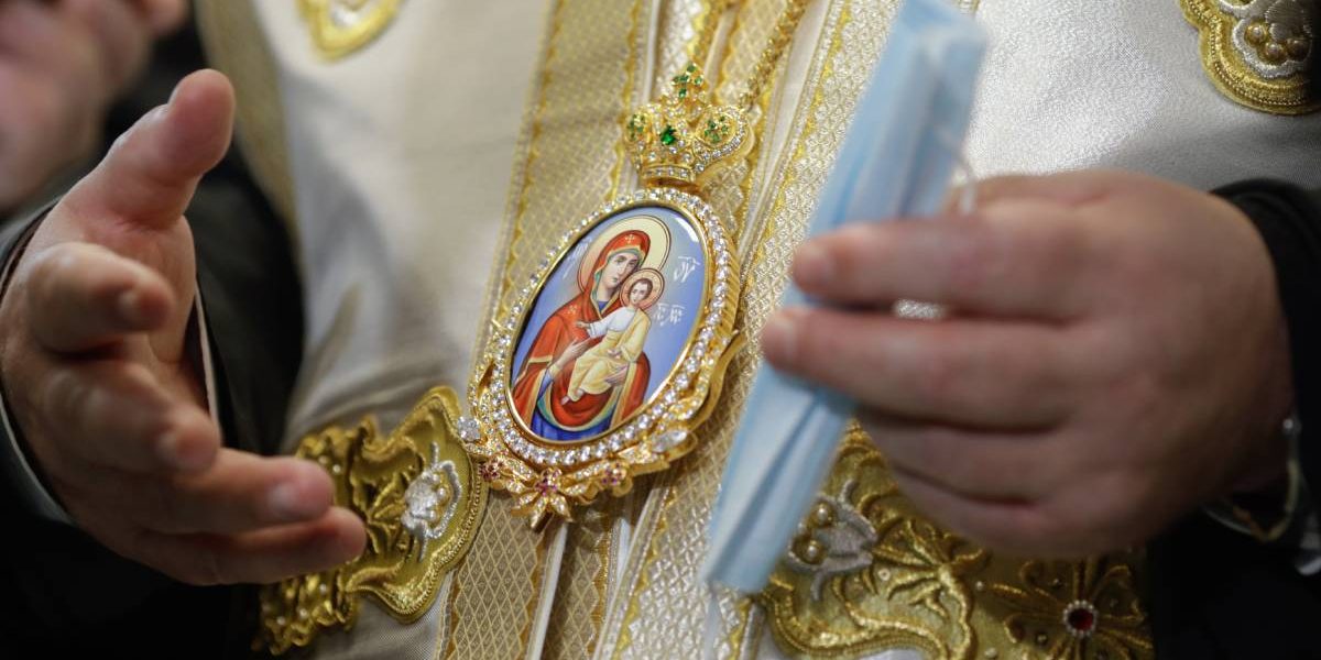 În Vinerea Mare, rugăciunea transcende simpla cerere, transformându-se într-o experiență profundă de introspecție și mărturisire, conform tradiției creștine