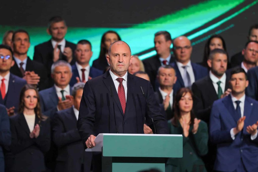 Radev, favorit în Bulgaria: Partidul fostului președinte, pe val în sondaje