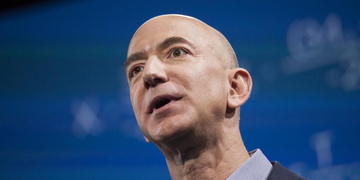 Bezos, salariu de mizilic la Amazon. Cât costă, de fapt, călătoriile lui?