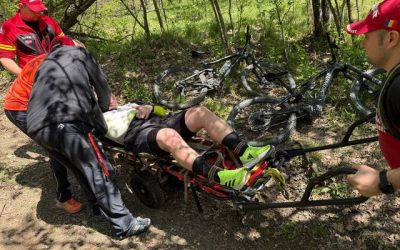 Salvamontiștii din Maramureș, intervenție dificilă pentru un ciclist rănit în Baia Sprie