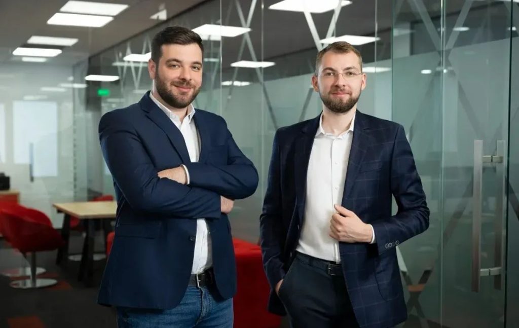 Antreprenorii români care au fondat în 2019 platforma SanoPass și au vândut-o trei ani mai târziu companiei MedLife își redirectionează atenția către noile trenduri din tehnologie