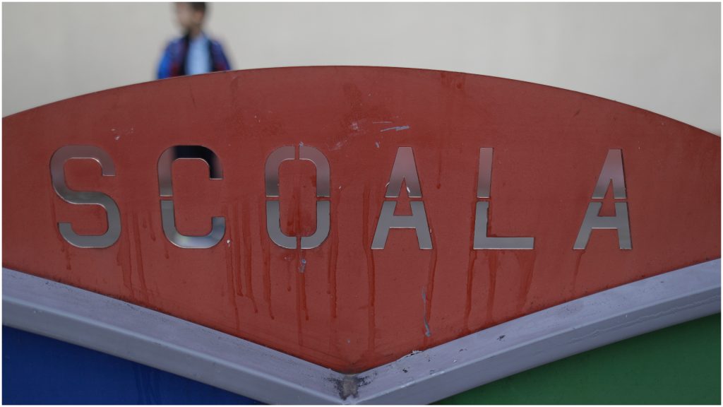 Profesorul din Gorj, acuzat de abuzuri, încasează salariu de un an