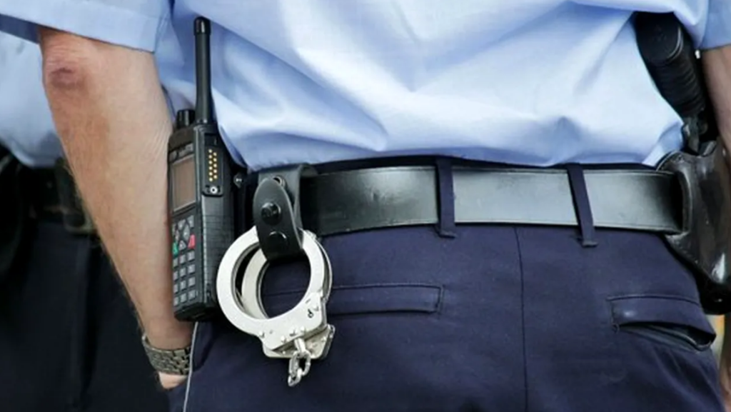 Vrânceanca A SPART capul unui polițist cu o piatră, în timpul scandalului