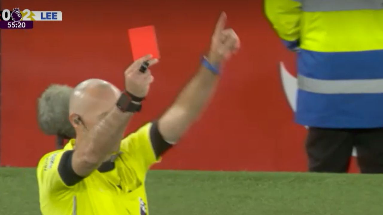 Arbitrul, eliminat IMEDIAT după VAR la Manchester United – Leeds