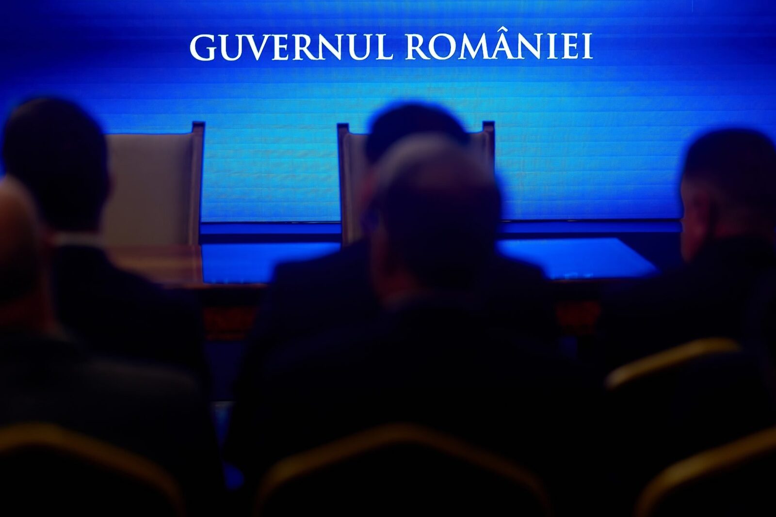 USR și PNL, pariuri pe Bolojan: „Să se pupe cu AUR”, e strategia