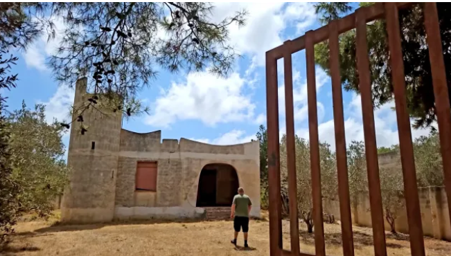 Britanic a cumpărat vilă în stil sicilian, la preț de mașină