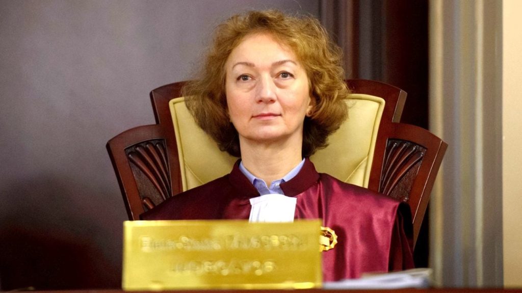 Simina Tănăsescu: Scandalul judecătorilor CCR, ieșire tactică la votul pe pensii speciale?