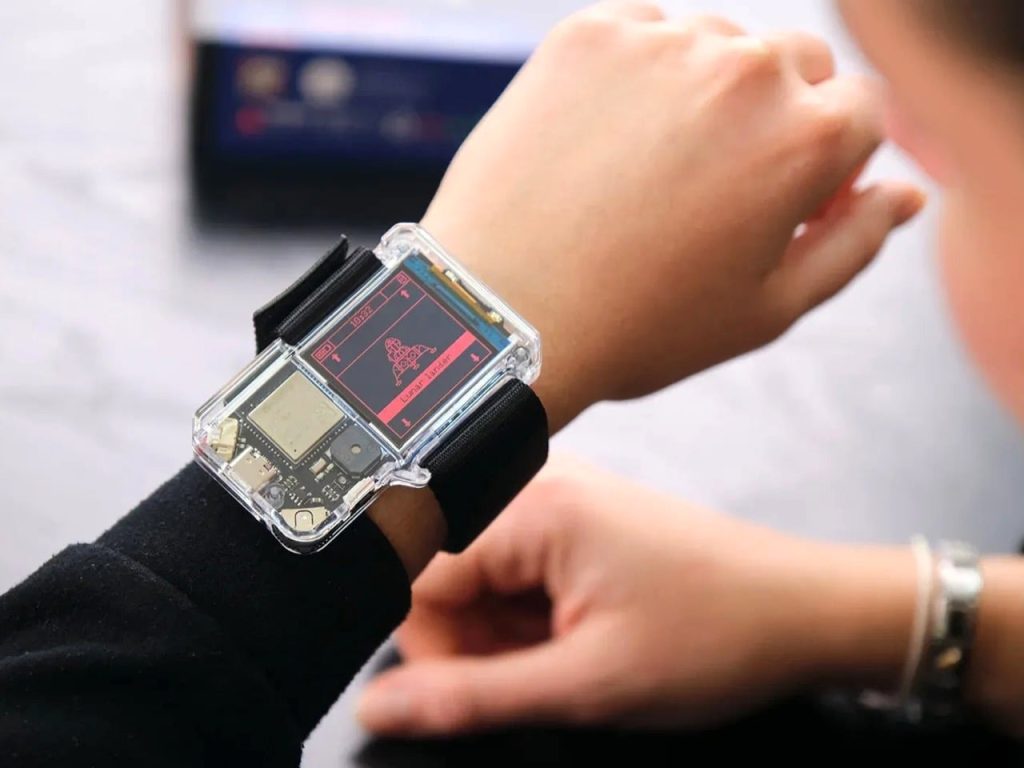 Un smartwatch care nu te tratează ca pe un simplu utilizator Artemis Watch 2.0 se remarcă prin faptul că nu este doar un gadget convențional, ci o platformă reprogramabilă, destinată în special tinerilor interesați de tehnologie și educație