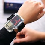 Ceasul Artemis Watch 2.0 inspirat de NASA învață copiii Python la încheietură