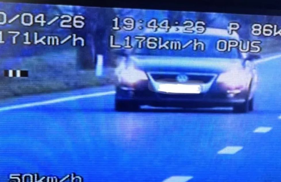 Șoferiță, prinsă cu 176 km/h în Constanța: „Se ard cozonacii!”