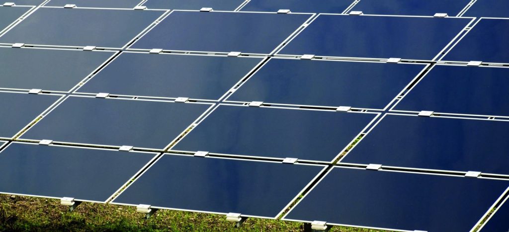 Șase bărbați au fost arestați preventiv pentru furtul a zeci de tone de aluminiu dintr-un parc fotovoltaic din județul Buzău