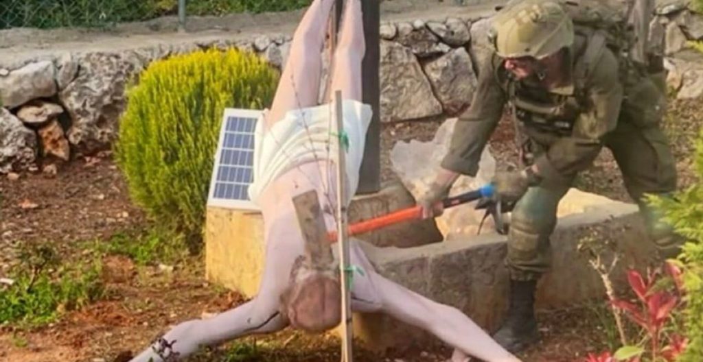 Soldat ISRAELIAN vandalizând statuie ISUS, avertizat de Netanyahu: Măsuri severe