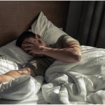 Românii, cu ochii-n lacrimi: Grijile financiare le dau insomnii