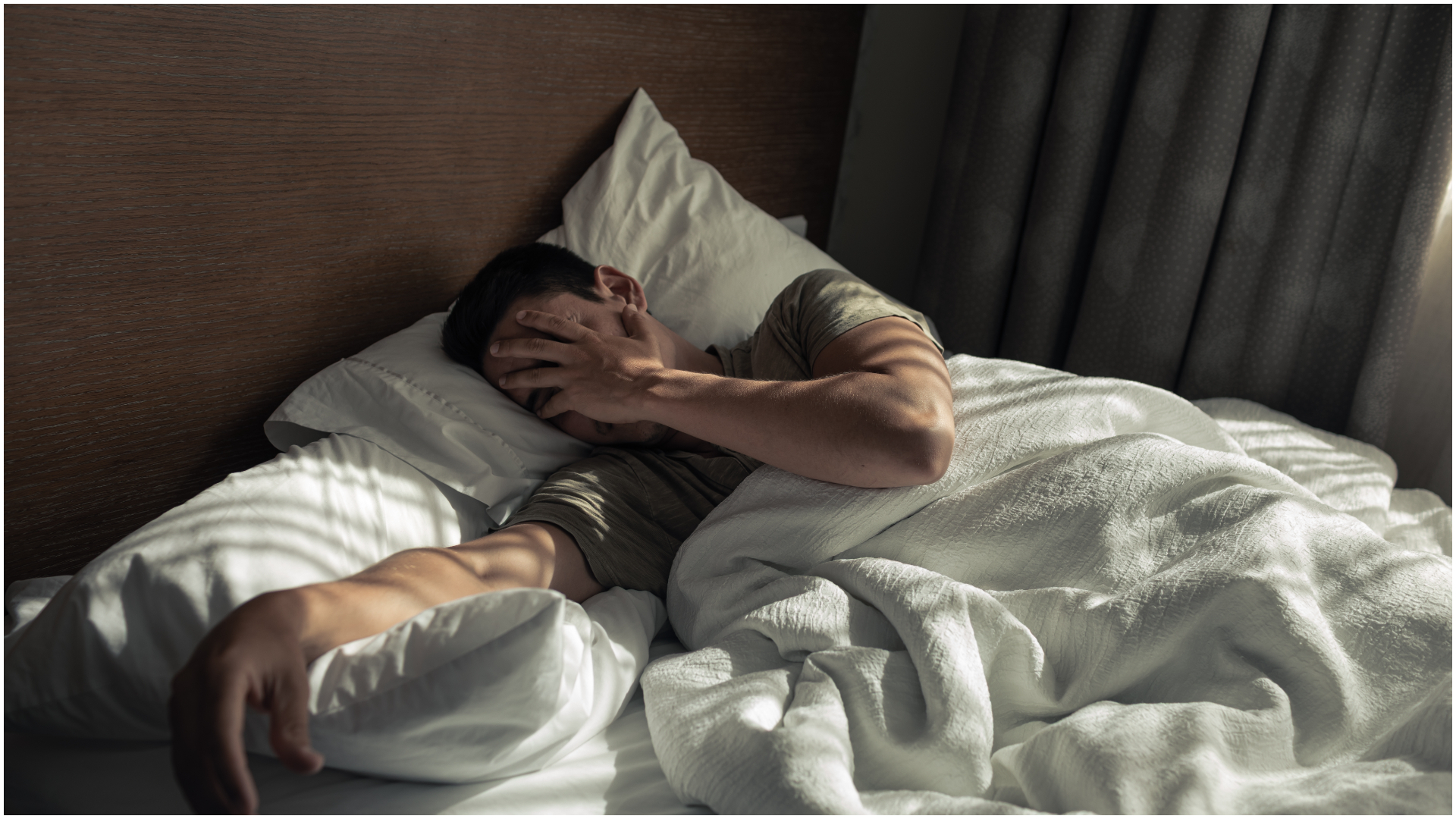 Românii, cu ochii-n lacrimi: Grijile financiare le dau insomnii