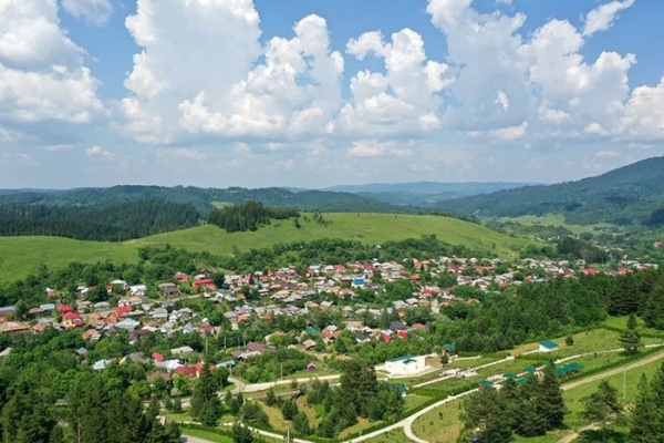 Aerul curat atrage turiștii: stațiunea din România, preferata vizitatorilor!