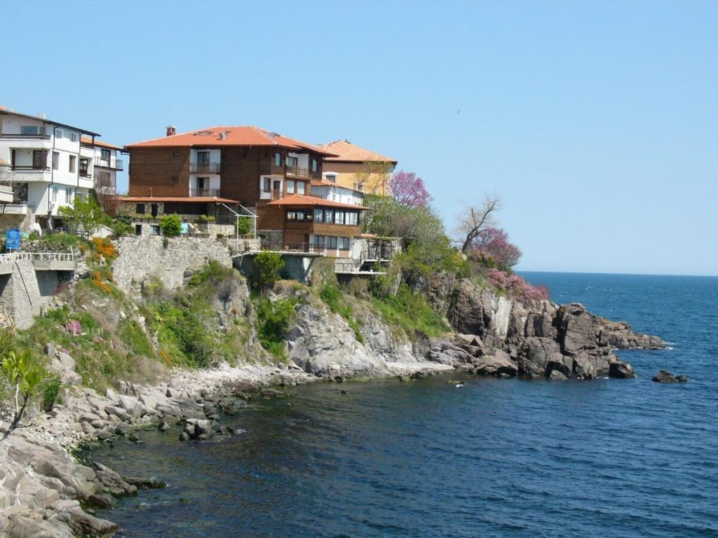 Mai ieftin ca Amalfi? Destinația SECRETĂ a turiștilor, mai spectaculoasă