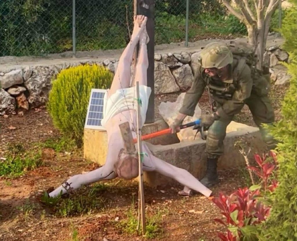 Soldat israelian, sancționat pentru distrugerea statuii lui Iisus în Liban