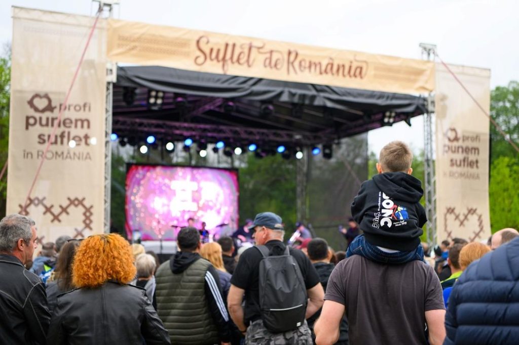 Muzică și meșteșuguri românești, prezentate la Castelul Săvârșin