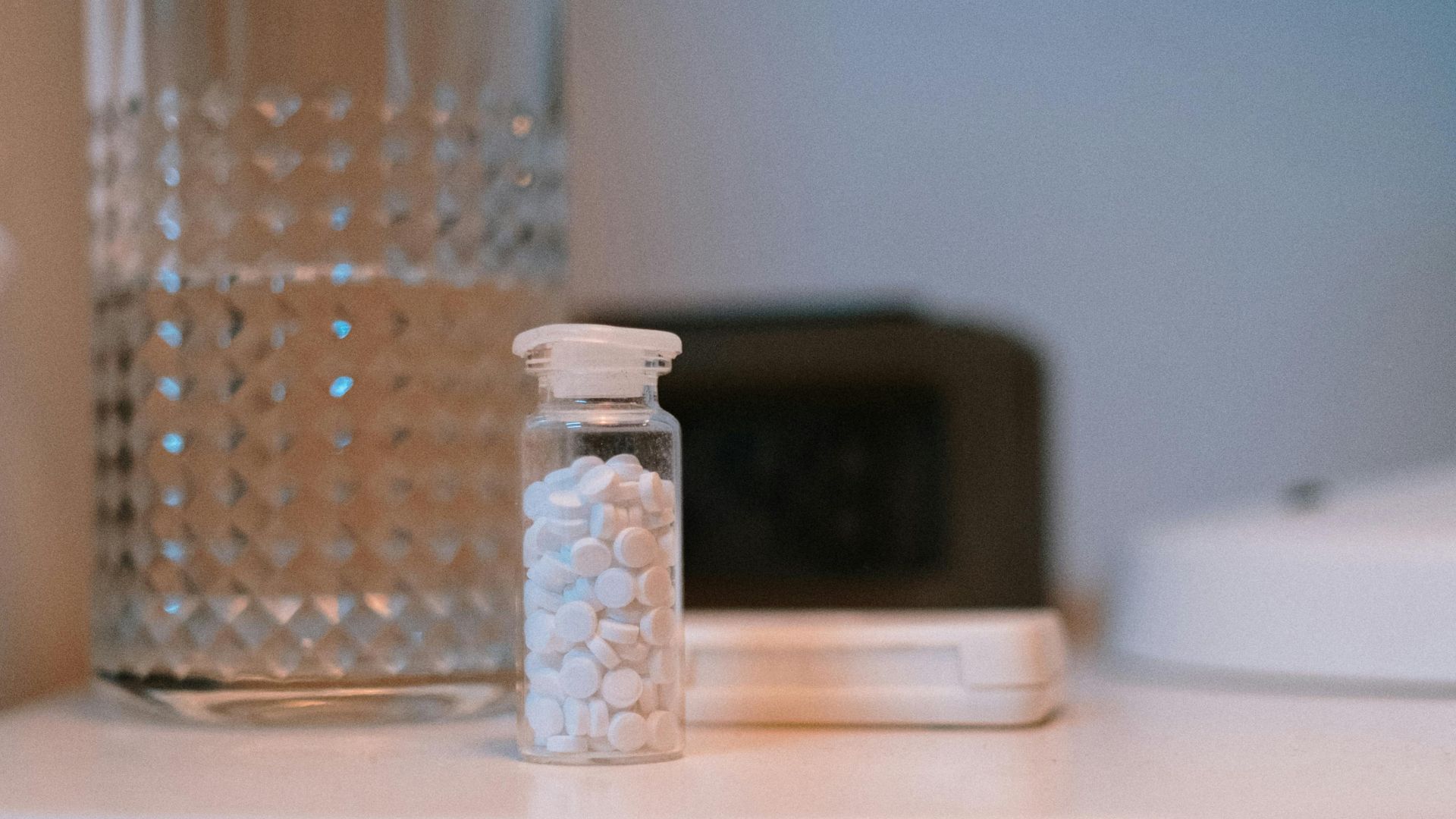 Medicamente din deșeuri de plastic? Da, și acest lucru nu mai pare doar o idee futuristă, ci o posibilitate reală în domeniul sănătății și al protejării mediului