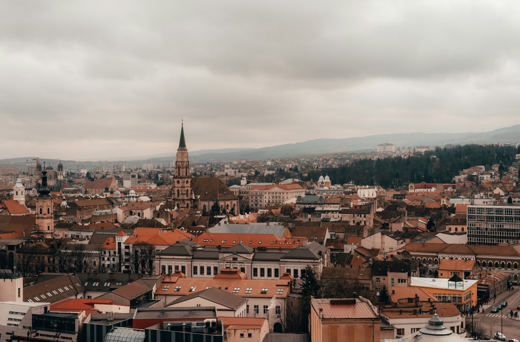 Un cuplu din Cluj a fost condamnat la închisoare cu executare pentru înșelăciune în domeniul construcțiilor, anunță surse judiciare