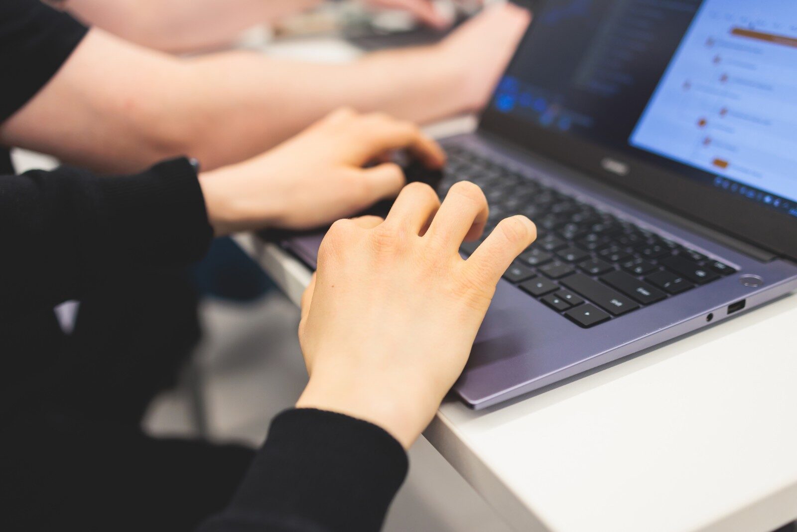 Înscrieri la Hackathon Microsoft pentru studenții din România