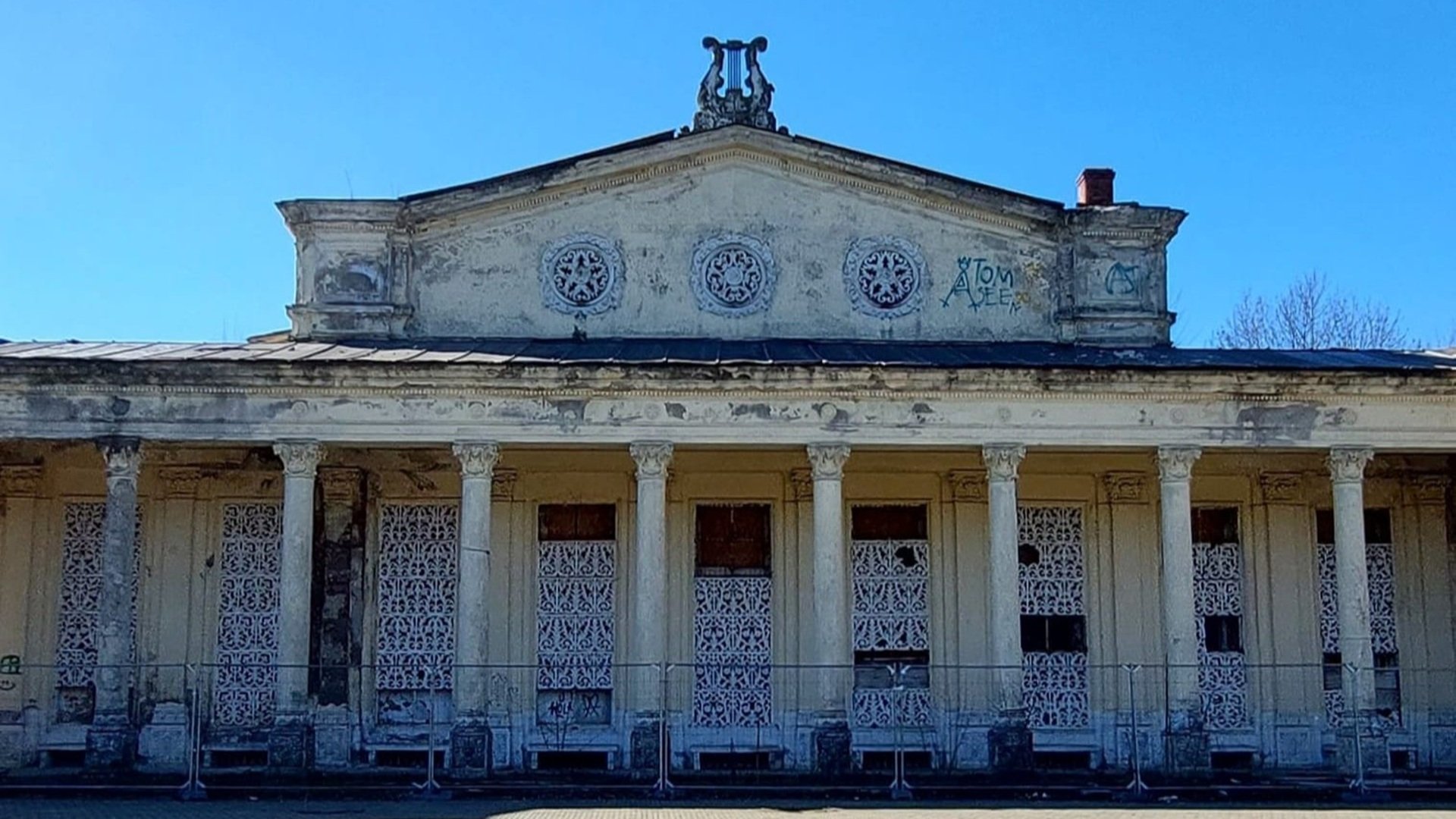 Facturi false de peste 15.000 de euro pentru lucrările de la Teatrul de Vară Nicolae Bălcescu și ansamblul educațional Sector 1