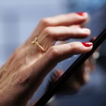 Ce NU ar trebui să păstrezi niciodată în telefon: secretele lui Donald Trump