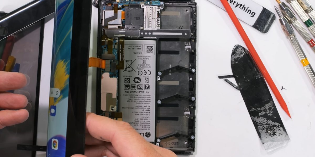 Telefonul LG care seamănă cu un pergament și n-a ajuns în magazine