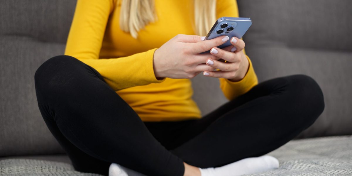 Ce NU trebuie salvat pe telefon: Greșelile crunte făcute de români