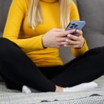 Ce NU trebuie salvat pe telefon: Greșelile crunte făcute de români