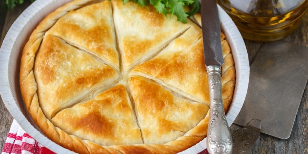 Tiropita: Gustul Greciei în farfurie. Rețeta de plăcintă cu brânză