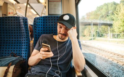 Românii, mai degrabă pe rețele decât pe educație. Ce zic datele?