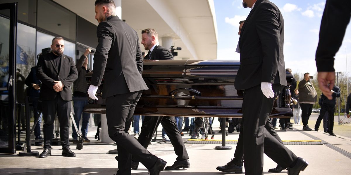 Sicriul lui Mircea Lucescu, depus pe Arena Națională. Românii își iau rămas bun