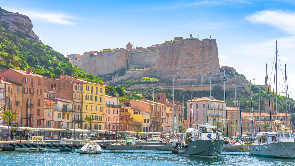 Turiști, BLOCAȚI în Corsica: Proteste pentru motorină, porturi închise