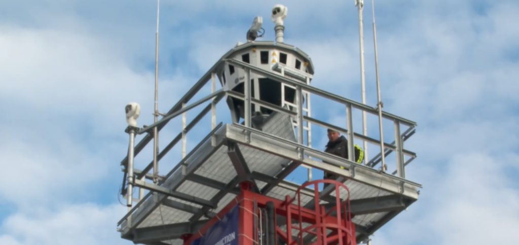 Piloți amendați după ce au imitat animale la controlul din aer