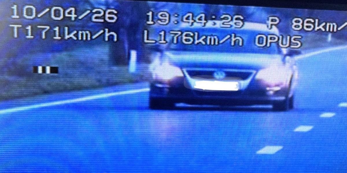 Șoferiță, prinsă cu 176 km/h pe DN 38: „Se ard cozonacii!”, motiv hilariant