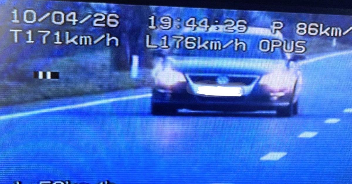 Șoferiță, prinsă cu 176 km/h pe DN 38: „Se ard cozonacii!”, motiv hilariant