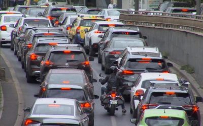 România, sfidătoare: Traficul NU scade, chiar dacă benzina-i SCUMPĂ