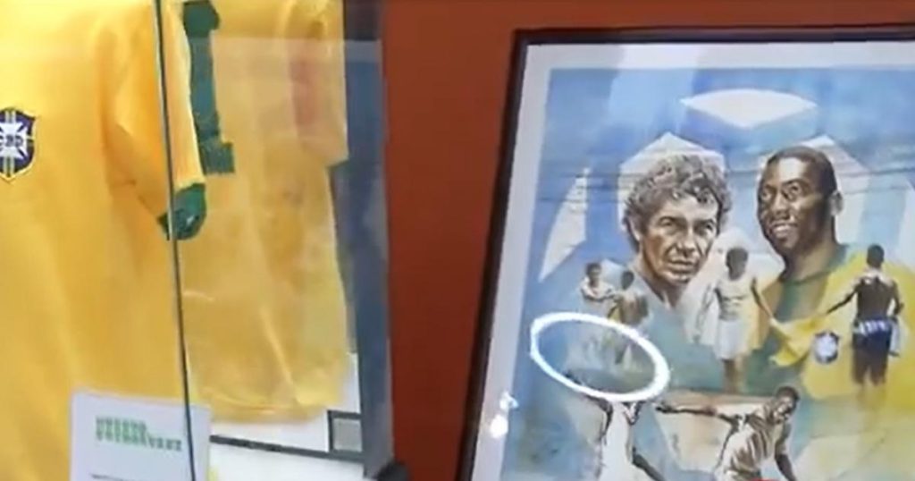 Lucescu își scoate la muzeu colecția impresionantă de tricouri și trofee