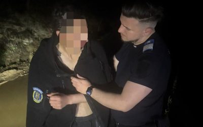 Ursul, coșmarul din pădure: Tânăr urmărit, salvat de jandarmi după ce-și abandonează motocicleta